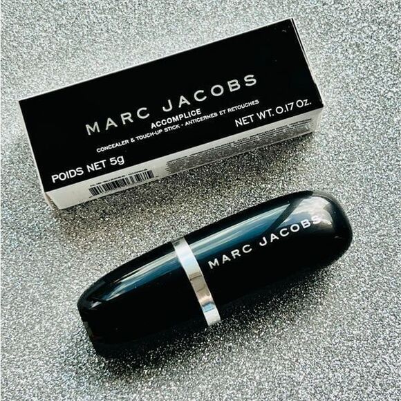 Marc Jacobs Beauty Accomplice Tan 49 Concealer & Touch-Up Stick Peach Undertones - Picture 5 of 7